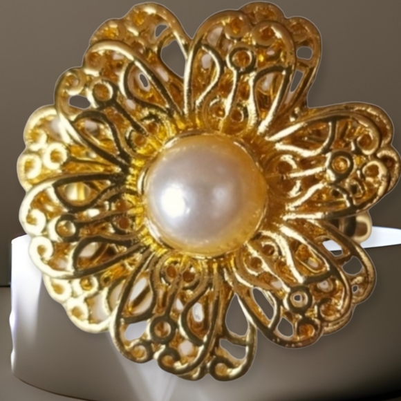 NWT Amrita Singh Faux Pearl Gold Tone Filigree Flower Stretch Band Ring One Size - Picture 4 of 15